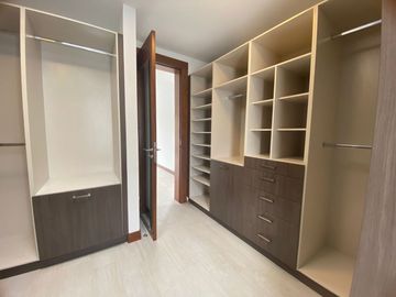 VENTA OPORTUNIDAD CASA EN NAYON EN URBANIZACION PRIVADA