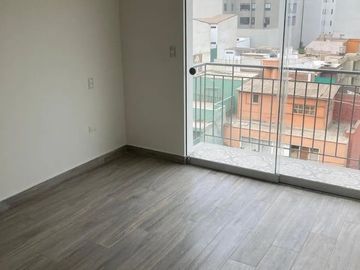 BARRANCO, ACOGEDOR TRIPLEX CON BALCON, TERRAZA, BBQ, VISTA EXTERIOR, FRENTE A PARQUE, LIMITE CON MIRAFLORES
