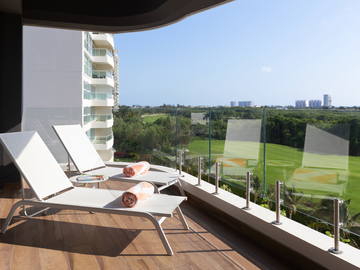 Exclusivo Departamento de 3 Habitaciones con Vista al Campo de Golf en Puerto Cancun