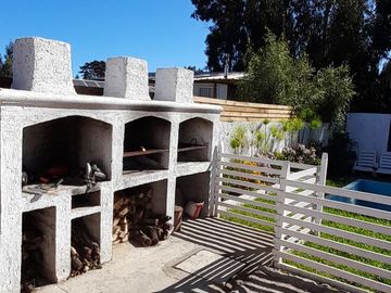 SAN SEBASTIAN- CASA DE 160 mT2 ADEMAS 6 CABAÑAS EQUIPADISIMAS FUNCIONANDO. OPORTUNIDAD.