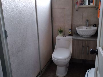 SAN SEBASTIAN- CASA DE 160 mT2 ADEMAS 6 CABAÑAS EQUIPADISIMAS FUNCIONANDO. OPORTUNIDAD.