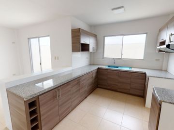 HERMOSA CASA EN PUNTA CARNERO
