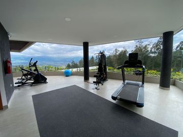 Venta de casa en Nayón, doble seguridad conjunto dentro de urbanización, áreas comunales con piscina, cerca del Club Rancho San Francisco.