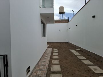 HERMOSA CASA EN VENTA EN RESIDENCIAL LAS VIÑAS DE POCOLLAY- TACNA