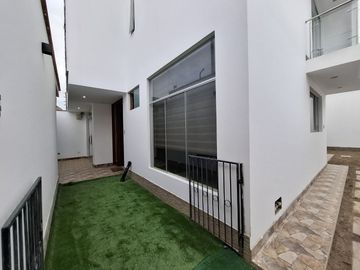 HERMOSA CASA EN VENTA EN RESIDENCIAL LAS VIÑAS DE POCOLLAY- TACNA