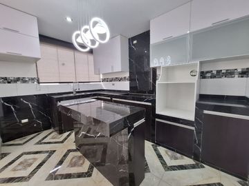 HERMOSA CASA EN VENTA EN RESIDENCIAL LAS VIÑAS DE POCOLLAY- TACNA