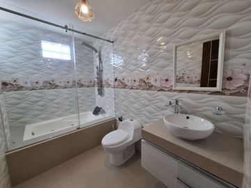 HERMOSA CASA EN VENTA EN RESIDENCIAL LAS VIÑAS DE POCOLLAY- TACNA