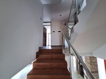 HERMOSA CASA EN VENTA EN RESIDENCIAL LAS VIÑAS DE POCOLLAY- TACNA