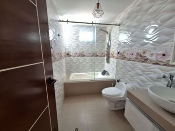 HERMOSA CASA EN VENTA EN RESIDENCIAL LAS VIÑAS DE POCOLLAY- TACNA