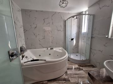 HERMOSA CASA EN VENTA EN RESIDENCIAL LAS VIÑAS DE POCOLLAY- TACNA