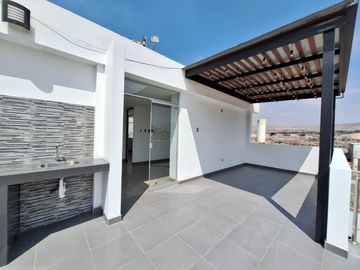 HERMOSA CASA EN VENTA EN RESIDENCIAL LAS VIÑAS DE POCOLLAY- TACNA