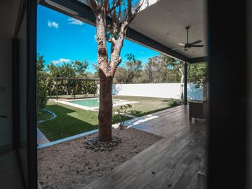 Casa con alberca privada y Terraza, en venta, Cholul, Mérida
