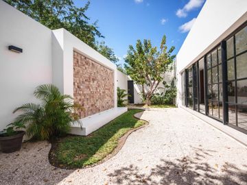 Casa con alberca privada y Terraza, en venta, Cholul, Mérida