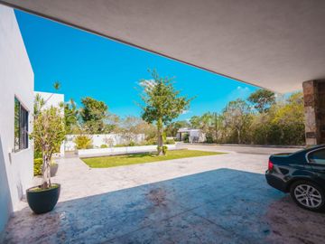 Casa con alberca privada y Terraza, en venta, Cholul, Mérida