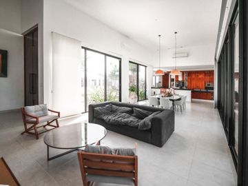 Casa con alberca privada y Terraza, en venta, Cholul, Mérida