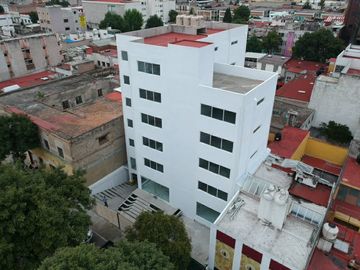 Edificio en RENTA en el centro de Toluca, edificio moderno, con elevador.