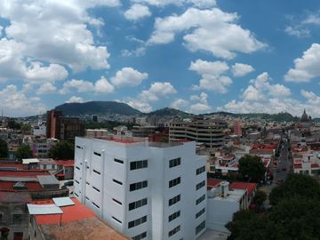 Edificio en RENTA en el centro de Toluca, edificio moderno, con elevador.