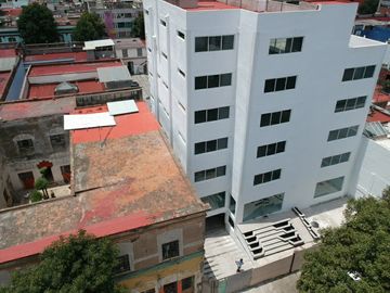 Edificio en RENTA en el centro de Toluca, edificio moderno, con elevador.