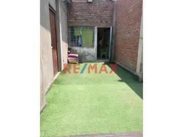 Venta De Local En La Av. Wiesse Paradero 7 De Mariscal Caceres En Sjl