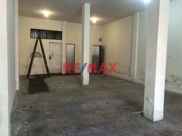 Venta De Local En La Av. Wiesse Paradero 7 De Mariscal Caceres En Sjl