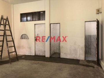 Venta De Local En La Av. Wiesse Paradero 7 De Mariscal Caceres En Sjl