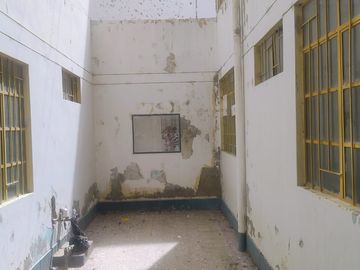 VENTA DE CASA CON VALOR DE TERRENO- EN PLENO CENTRO DE PIURA