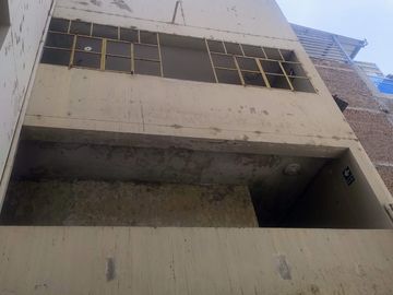 VENTA DE CASA CON VALOR DE TERRENO- EN PLENO CENTRO DE PIURA