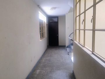 VENTA DE CASA CON VALOR DE TERRENO- EN PLENO CENTRO DE PIURA