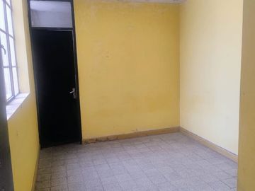 VENTA DE CASA CON VALOR DE TERRENO- EN PLENO CENTRO DE PIURA