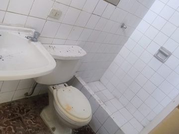 VENTA DE CASA CON VALOR DE TERRENO- EN PLENO CENTRO DE PIURA