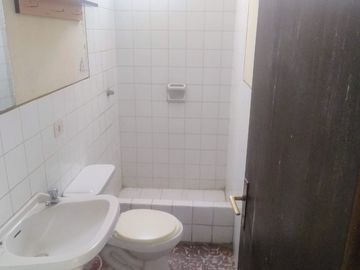 VENTA DE CASA CON VALOR DE TERRENO- EN PLENO CENTRO DE PIURA