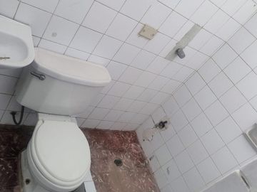 VENTA DE CASA CON VALOR DE TERRENO- EN PLENO CENTRO DE PIURA