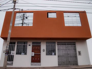 PROPIEDAD COMERCIAL EN VENTA – AV. JORGE BASADRE, MEDIA CUADRA DE UTP TACNA