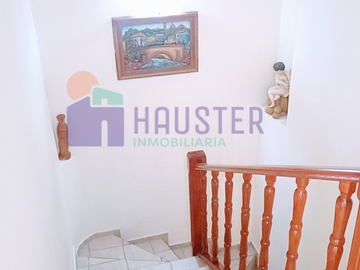 Casa en venta a unos pasos del edificio central de la UG