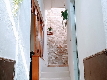 Casa en venta a unos pasos del edificio central de la UG