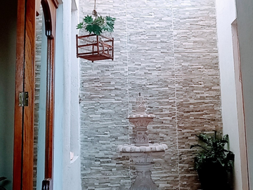 Casa en venta a unos pasos del edificio central de la UG