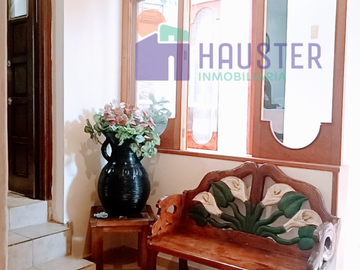 Casa en venta a unos pasos del edificio central de la UG