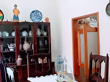 Casa en venta a unos pasos del edificio central de la UG