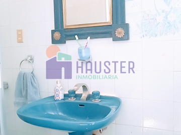 Casa en venta a unos pasos del edificio central de la UG