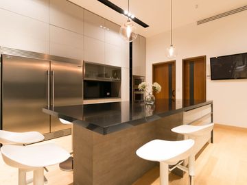 Exclusivo Proyecto en Venta Cumbres 2do. Sector. Completamente equipada