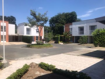 VENDO ESPECTACULAR CASA CAMPESTRE JAMUNDI (VALLE)