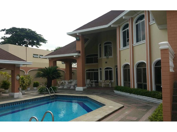 Casa en Venta en Samborondon, Urb. Biblos, Guayaquil, Ecuador