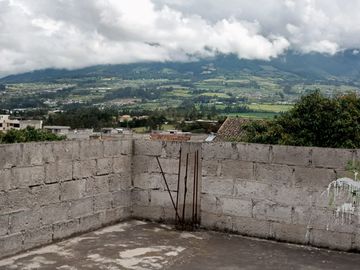 Excelente oportunidad de Inversión, casa en el Centro de Cotacachi