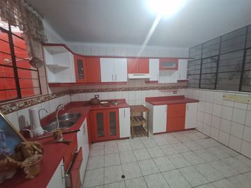 **¡VENTA EXCLUSIVA! HERMOSA CASA EN URB. SANTA CATALINA – LA VICTORIA 🏡✨**