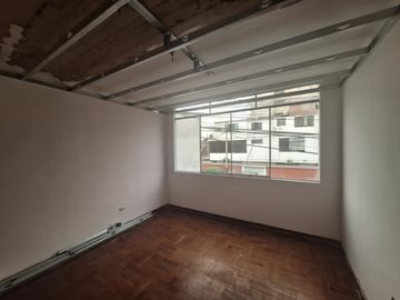 **¡VENTA EXCLUSIVA! HERMOSA CASA EN URB. SANTA CATALINA – LA VICTORIA 🏡✨**