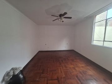 **¡VENTA EXCLUSIVA! HERMOSA CASA EN URB. SANTA CATALINA – LA VICTORIA 🏡✨**
