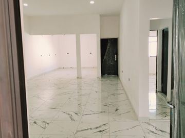 CASA EN VENTA COMPLETAMENTE RENOVADA AL NORTE DE LA CD.