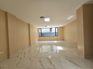 Venta Local u oficina interior en PB, calle La Razón entre el Mercurio y El Comercio, 42.26 M2 útil más un parqueadero  $69.500