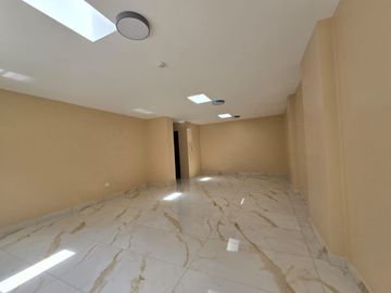 Venta Local u oficina interior en PB, calle La Razón entre el Mercurio y El Comercio, 42.26 M2 útil más un parqueadero  $69.500