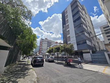Venta Local u oficina interior en PB, calle La Razón entre el Mercurio y El Comercio, 42.26 M2 útil más un parqueadero  $69.500